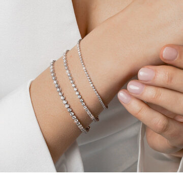 Armschmuck mit Diamanten