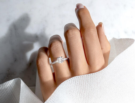 Verlobungsringe mit Pavé aus Diamanten