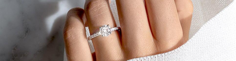 Verlobungsringe mit Pavé aus Diamanten