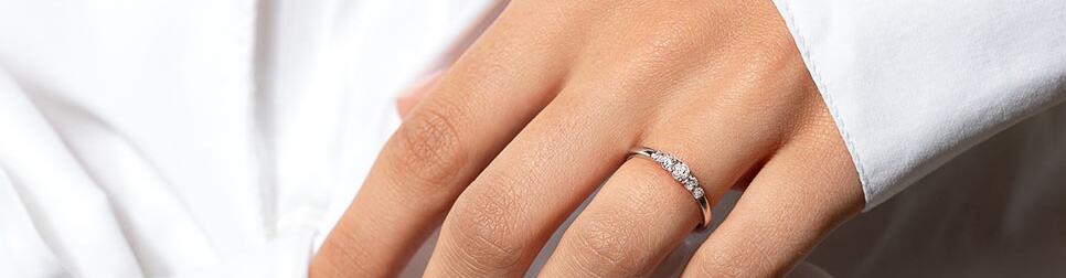 Verlobungsringe bis 2.000 € mit Diamant kaufen