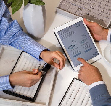 Vorlage im Showroom in Pforzheim