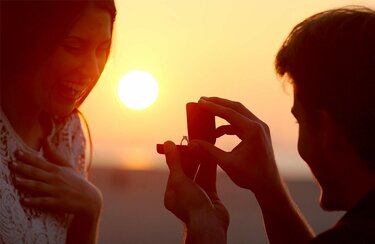 Heiratsantrag am Strand