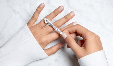 Größe des Rings mit Ringmaßband bestimmen