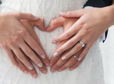 Verlobungsring als Vorsteckring an der Hochzeit tragen