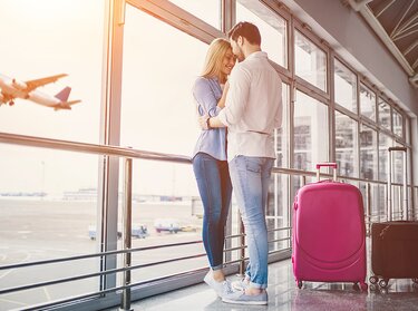 Verlobungsring im Handgepäck oder Koffer transportieren?