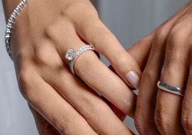 Verlobungsring nach Hochzeit vor Ehering tragen