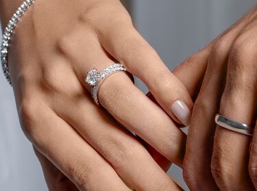 Verlobungsring nach Hochzeit vor Ehering tragen