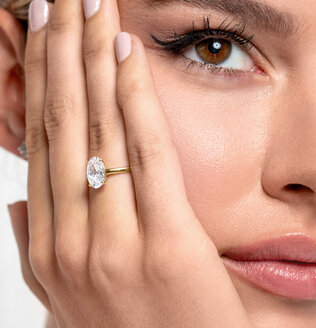 Oval Cut aus Gelbgold