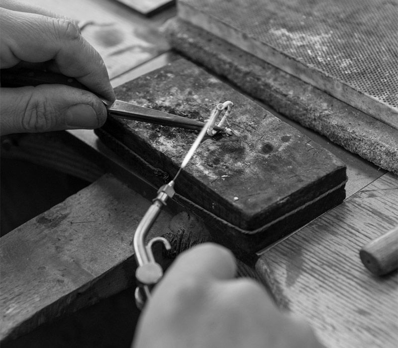 Diamant, Diamantfassung, Fasser, Schmuck, Schmuckstück, Schmuckherstellung, Schmmuck mit Diamant, Manufaktur, Verlobungsring