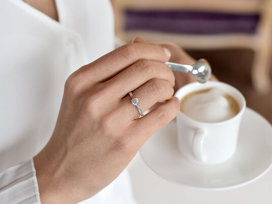 Verlobungsring Romance in 9K Weißgold mit Labordiamant 2,00ct