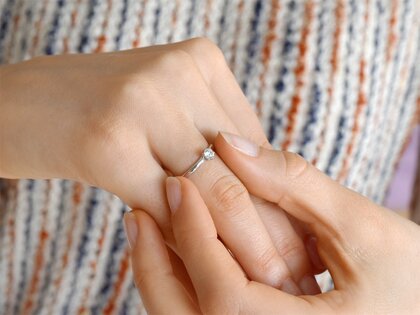 Verlobungsring Melody in 9K Weißgold mit Diamant 0,25ct H/SI