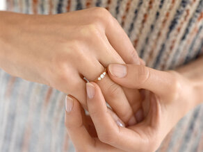 Verlobungsring 3 Stones in 14K Roségold mit Labordiamanten 0,40ct E/VS
