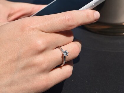 Verlobungsring Classic 6 in 9K Weißgold mit Labordiamant 0,50ct E/VS