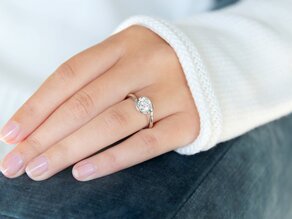 Verlobungsring Touch in 9K Weißgold mit Labordiamant 1,00ct E/VS