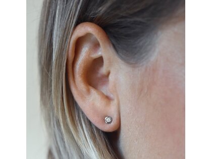 Ohrstecker Eternal in 14K Gelbgold mit Diamanten 0,10ct GSI G/SI