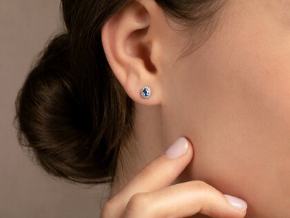 Ohrstecker Jolie in 14K Weißgold mit Saphiren 0,50ct und Diamanten 0,08ct