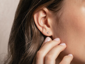 Ohrstecker Modern in 14K Gelbgold mit Diamanten 0,10ct GSI G/SI
