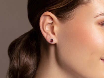 Ohrstecker Windsor in 14K Weißgold mit Rubinen 1,20ct und Diamanten 0,10ct