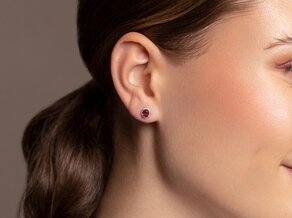 Ohrstecker Windsor in 14K Weißgold mit Rubinen 1,20ct und Diamanten 0,10ct