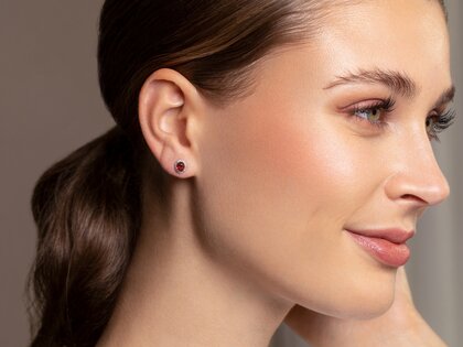 Ohrstecker Windsor in 14K Weißgold mit Rubinen 1,20ct und Diamanten 0,10ct