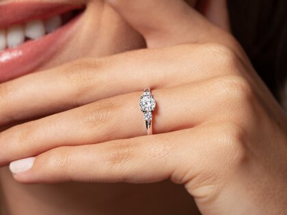 Verlobungsring Vivid Petite Diamond in 18K Gelbgold mit Diamanten 0,50ct G/SI
