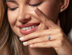 Verlobungsring Vivid Petite Diamond in 18K Gelbgold mit Diamanten 0,50ct G/SI