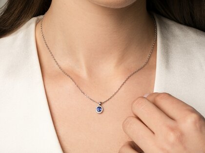 Anhänger Windsor in 18K Roségold mit Saphir 0,60ct und Diamanten 0,12ct