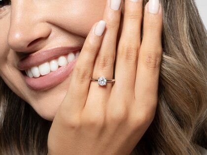 Verlobungsring Classic 4 in 9K Weißgold mit Diamant 1,00ct G/SI