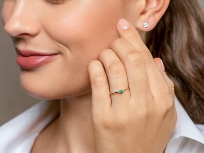 Geburtsstein-Ring Vivid Petite Mai in 9K Weißgold mit Smaragd 0,08ct und Diamanten 0,02ct