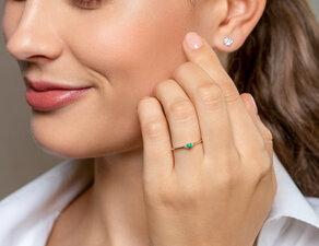 Geburtsstein-Ring Vivid Petite Mai in 9K Weißgold mit Smaragd 0,08ct und Diamanten 0,02ct
