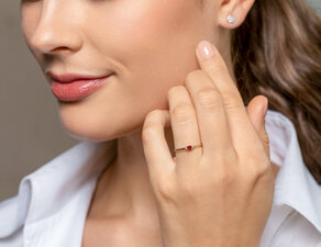 Geburtsstein-Ring Vivid Petite Juli in 9K Weißgold mit Rubin 0,11ct und Diamanten 0,02ct