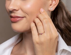 Geburtsstein-Ring Vivid Petite Oktober in 14K Gelbgold mit Pinker Turmalin 0,09ct und Diamanten 0,02ct