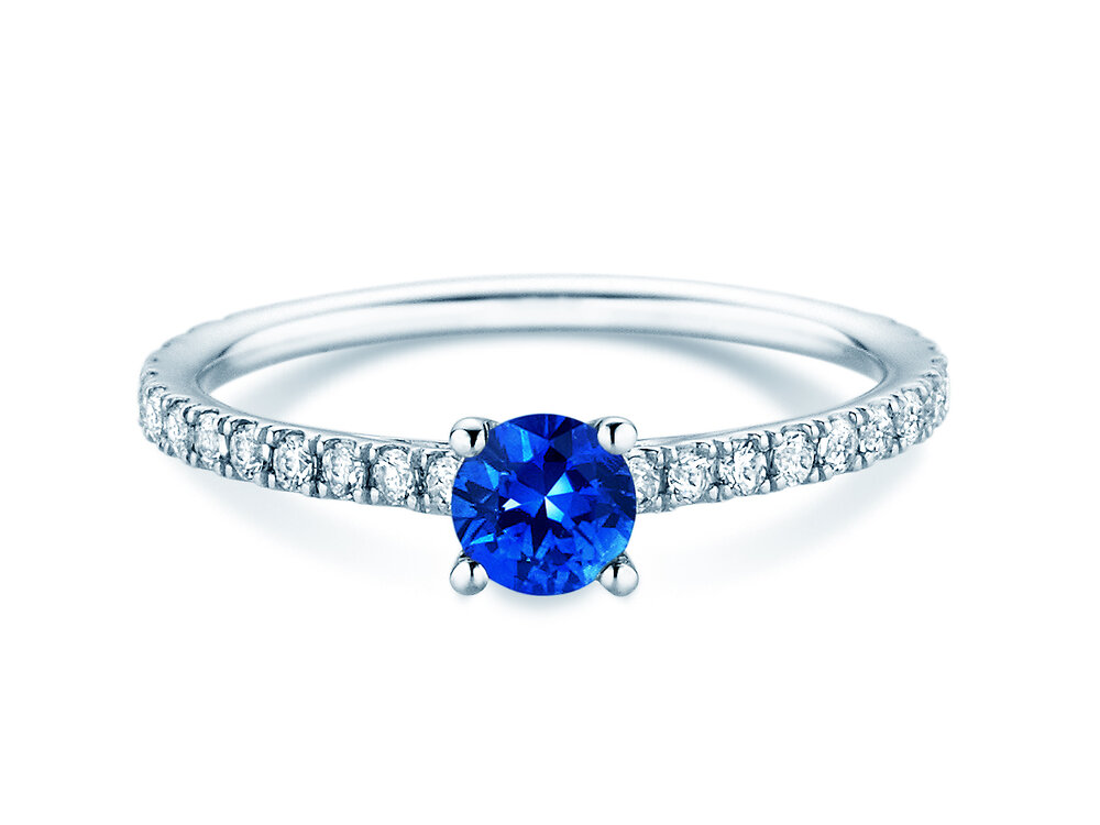 Verlobungsring Bright in 9K Weißgold mit Saphir 0,50ct und Diamanten 0,36ct