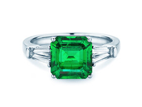 Verlobungsring Emerald Elegance in 9K Weißgold mit Smaragd 1,80ct und Diamanten 0,40ct
