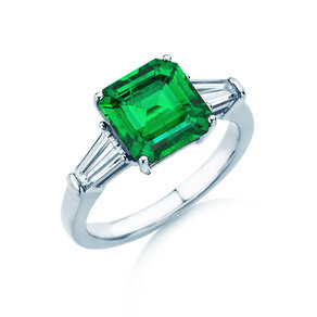 Verlobungsring Emerald Elegance in 9K Weißgold mit Smaragd 1,80ct und Diamanten 0,40ct