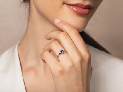 Verlobungsring Life in 14K Weißgold mit Saphir 0,60ct und Diamanten 0,03ct