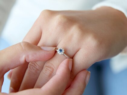 Verlobungsring Lovely in 14K Weißgold mit Saphir 0,25ct und Diamanten 0,25ct