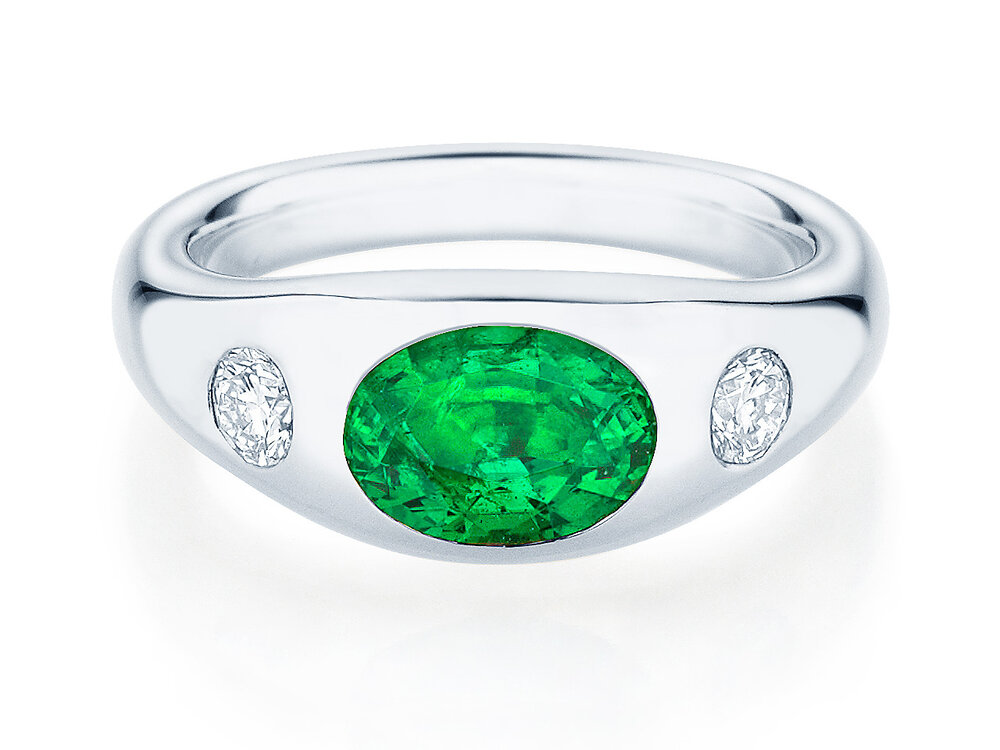 Ring Three-Stone Signet in 14K Weißgold mit Smaragd 1,35ct und natürliche Diamanten 0,30ct