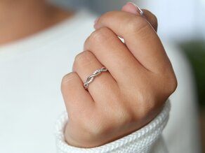 Verlobungsring Sparkling Curve in 14K Weißgold mit Diamanten 0,14ct G/SI
