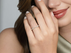 Verlobungsring V-Eternity in 14K Weißgold mit Diamanten 0,22ct G/SI