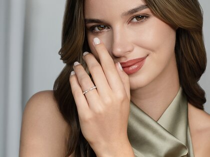 Verlobungsring V-Eternity in 14K Weißgold mit Diamanten 0,22ct G/SI
