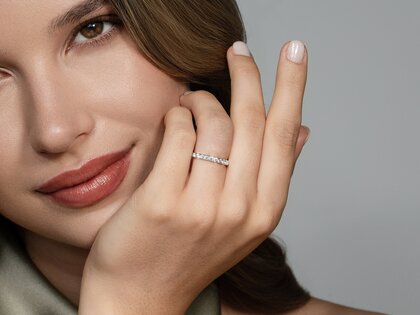 Verlobungsring Wave in 14K Weißgold mit Diamanten 0,57ct G/SI