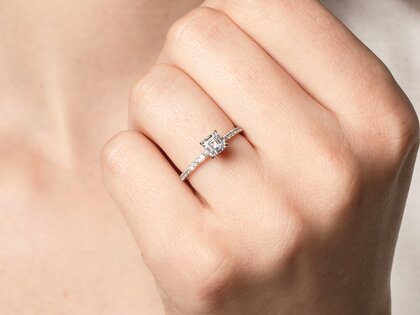 Verlobungsring Asscher Cut Pavé in 14K Weißgold mit Diamanten 0,37ct G/VS