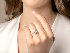 Verlobungsring Emerald Halo Pavé in 9K Weißgold mit Labordiamanten 2,02ct E/VS