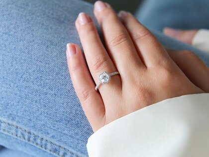 Verlobungsring Halo Cushion Pavé in 14K Weißgold mit Diamanten 1,30ct G/SI