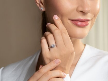 Verlobungsring Halo Cushion Pavé in 9K Gelbgold mit Labordiamanten 1,30ct E/VS