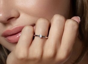 Verlobungsring Oval Clean in 14K Weißgold mit Diamant 0,16ct G/SI