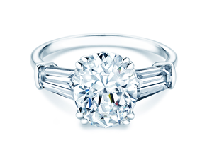 Verlobungsring Oval Tapered Baguette in 14K Weißgold mit Labordiamanten 0,41ct E/VS