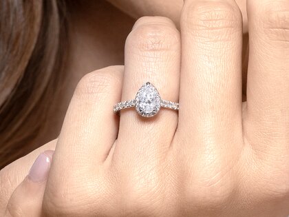 Verlobungsring Pear Halo Pavé in 9K Gelbgold mit Diamanten 0,58ct G/SI