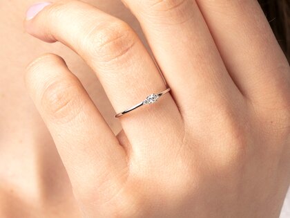 Verlobungsring Vivid Petite Cushion Cut in 9K Weißgold mit Diamanten 0,10ct G/SI
